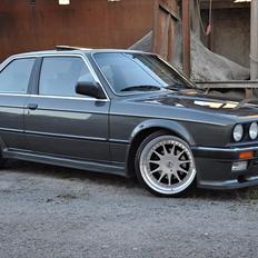 BMW e30 325i M-tech 1