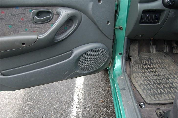 Hyundai "Hyunde" Accent 1.5 GLS - De famøse højtalere billede 13