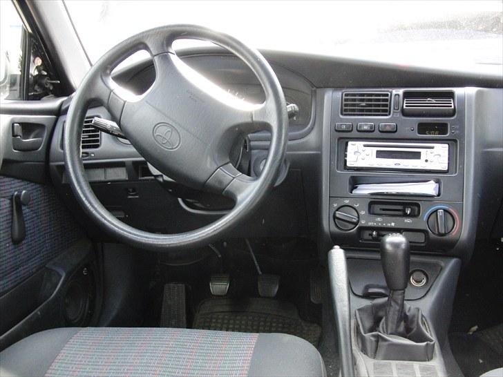 Toyota carina e салон