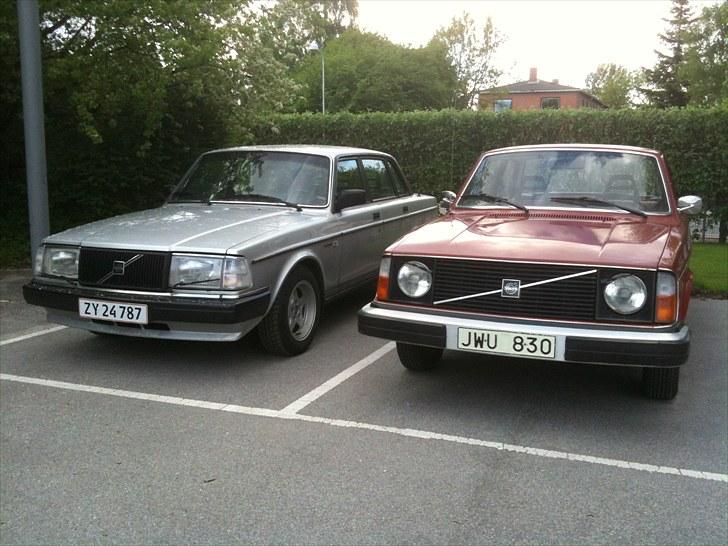 Volvo 240 GL *SOLGT* - Min 240´er ved siden af min nye 242´er der skal laves en del på den "nye" bil... billede 20
