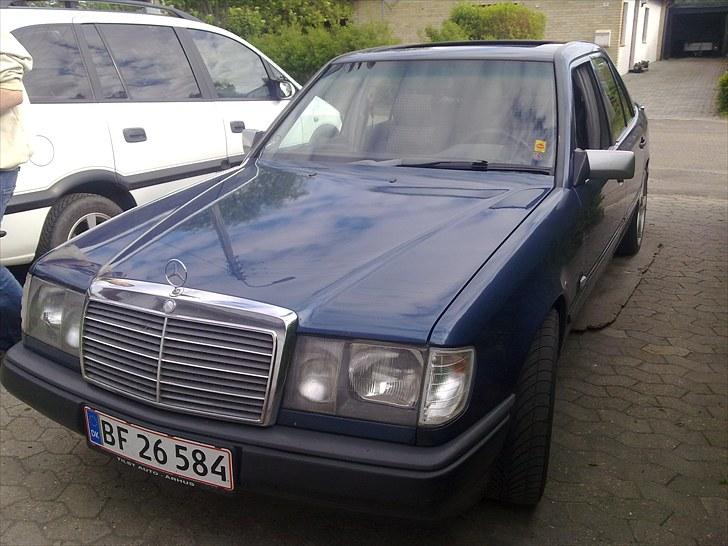 Mercedes Benz 260E (SOLGT) billede 1