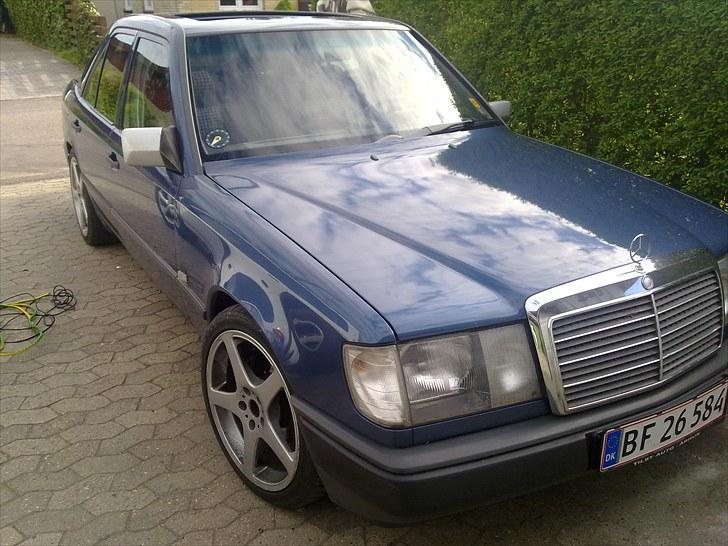 Mercedes Benz 260E (SOLGT) billede 2