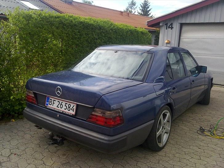 Mercedes Benz 260E (SOLGT) billede 3