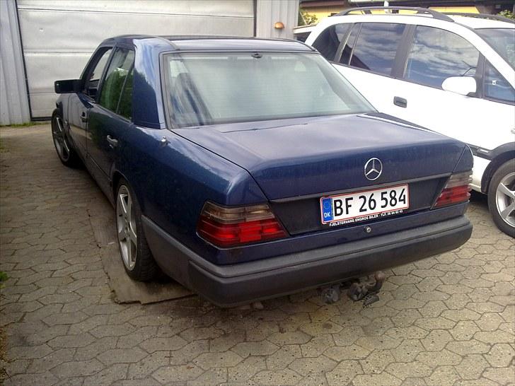 Mercedes Benz 260E (SOLGT) billede 4