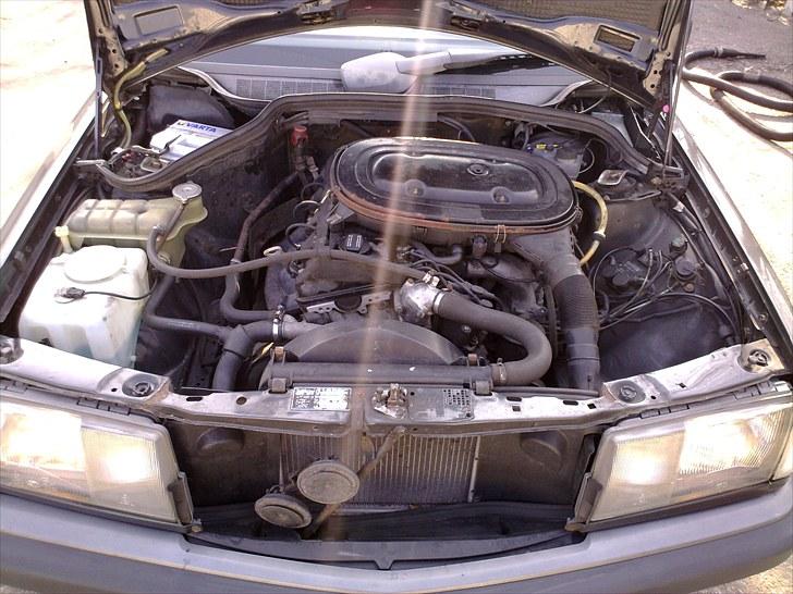 Mercedes Benz 190E 2,0 Totalskadet. billede 8