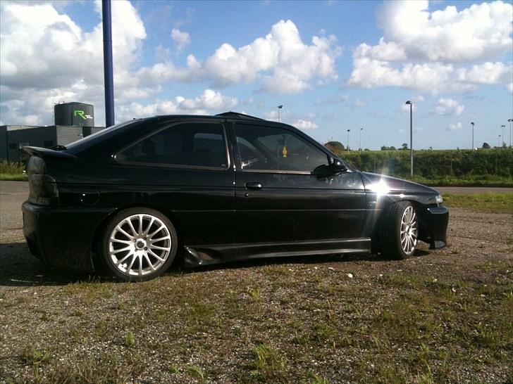 Ford Escort 1.8 Sport SOLGT billede 2