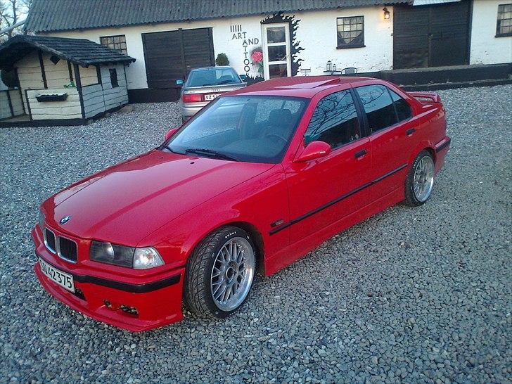 BMW e36 320/325 solgt  - den er ikke sænket der endnu. stadigvæk vinter mode men bliver selvf lavet om på snart :D  billede 13