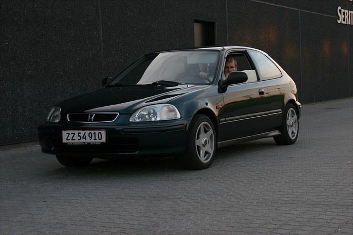 Honda Civic 1.5 VTEC *Solgt* - Fotograf: janneterp@hotmail.com billede 1