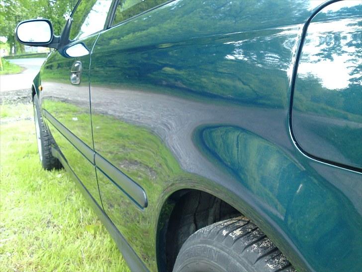 Honda Civic 1.5 VTEC *Solgt* - Læg mærke til hvor flot den er i lakken :) billede 8