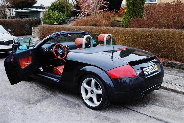 Audi TT Roadster 225 Quattro - Gamle fælge, med kalchedækken og windbreakeren oppe. billede 11