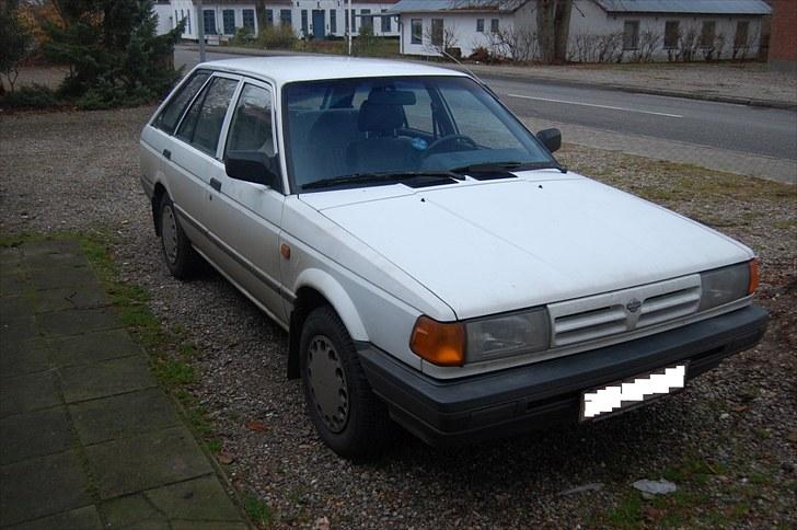 Nissan sunny traveller