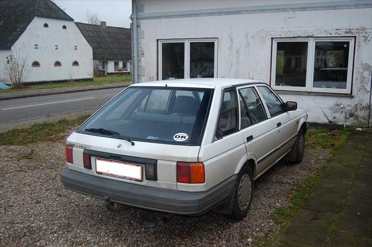 Nissan sunny traveller