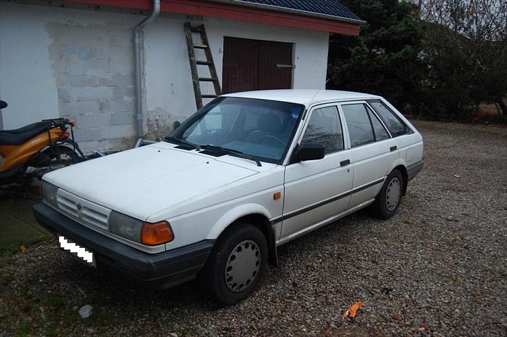 Nissan sunny traveller