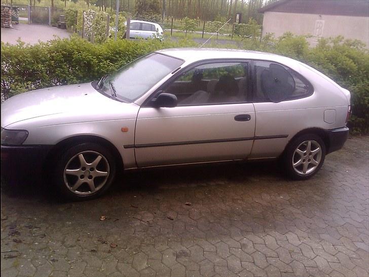 Toyota Corolla 1,3 xli SOLGT billede 1