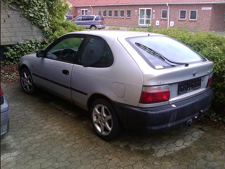 Toyota Corolla 1,3 xli SOLGT billede 2