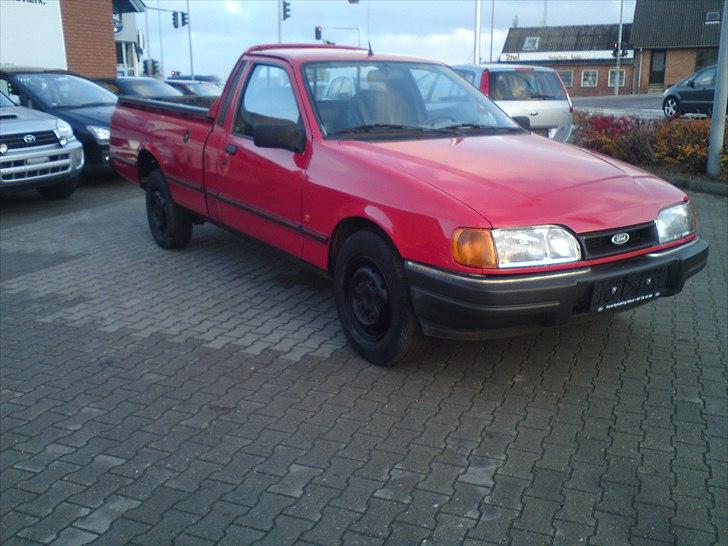 Ford Sierra P100 SOLGT!! - ny poleret :) billede 1