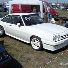 Opel Manta B I240