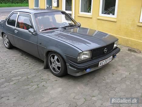Opel ascona b solgt billede 2
