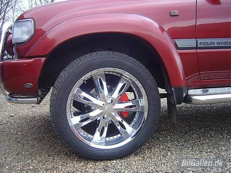 Toyota Landcruiser VX 80 SOLGT - dæk størelse 305/457/22 men nye bremse beskytter i rød  billede 11
