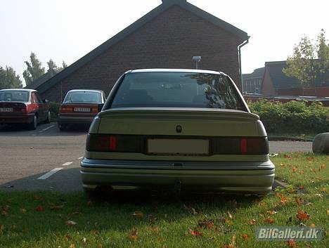 Ford Sierra nu takseret!! - hækskørtet er også på. Flere billeder kommer. Cossiespoileren er også klar til montering. billede 15