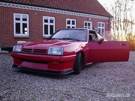 Opel Manta B cc 2.0e solgt - Der er lige kommet en under spoile og -80mm sænknings sæt.... billede 6