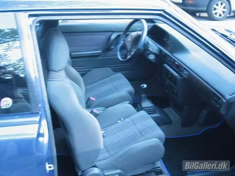 Mazda 323 BG *solgt i 05* - Lækre formstøbte sæder og rat fra en mazda MX5 billede 3