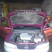 Opel vectra b 1.6 16v SOLGT!
