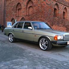 Mercedes Benz W123 