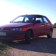 Peugeot 306 *Total skadet ! * :(