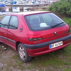 Peugeot 306 *Total skadet ! * :(