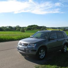 Suzuki Grand Vitara 2.0 GLX _-SOLGT-_