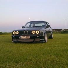 BMW e30 320/323 (Totalskadet)