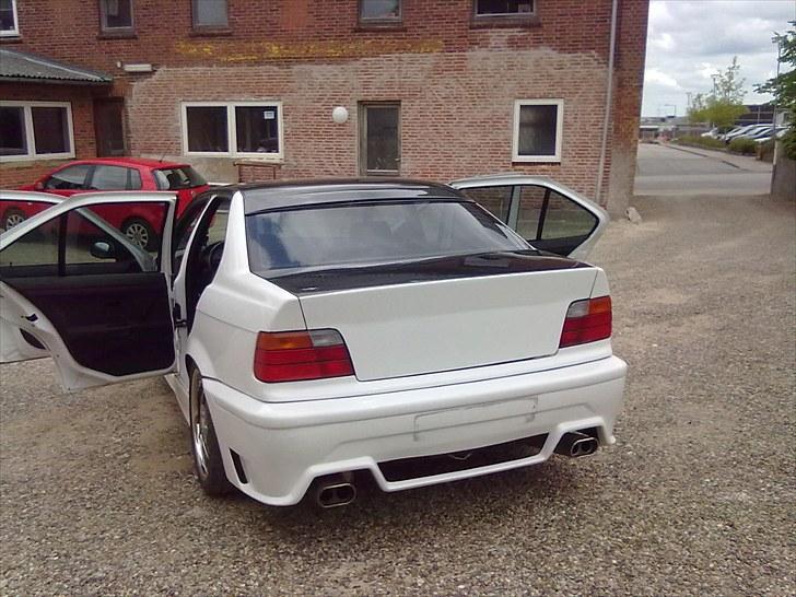 BMW 316 i  SOLGT billede 4