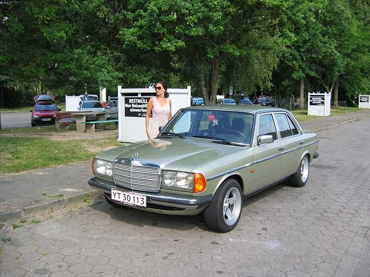 Mercedes Benz W123  - billedet er med ANG hjul 16" med det rigtige logo i navet  ... billede 4