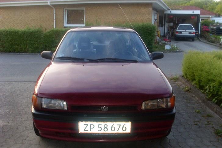 Mazda 323 skrot billede 1