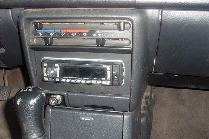 Mazda 323 skrot billede 6