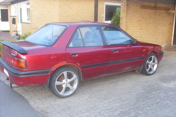 Mazda 323 skrot billede 9