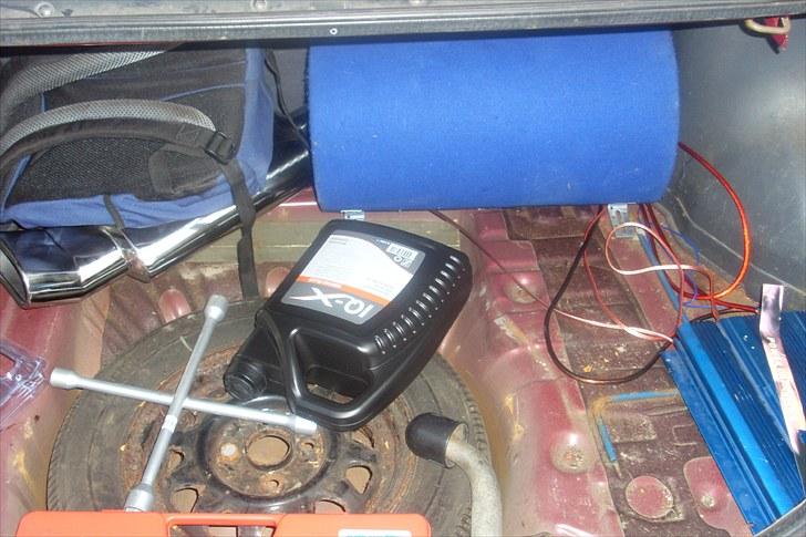 Mazda 323 skrot billede 10