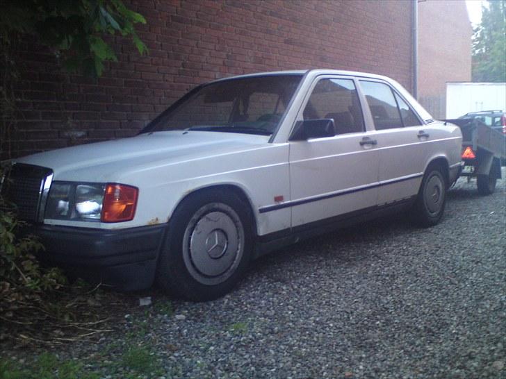 Mercedes Benz w201 190E(SOLGT) - Min Mercedes w201 190E  da jeg fik den.. billede 1