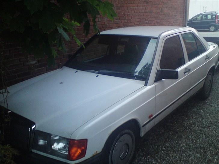 Mercedes Benz w201 190E(SOLGT) - Min Mercedes w201 190E  da jeg fik den.. billede 2