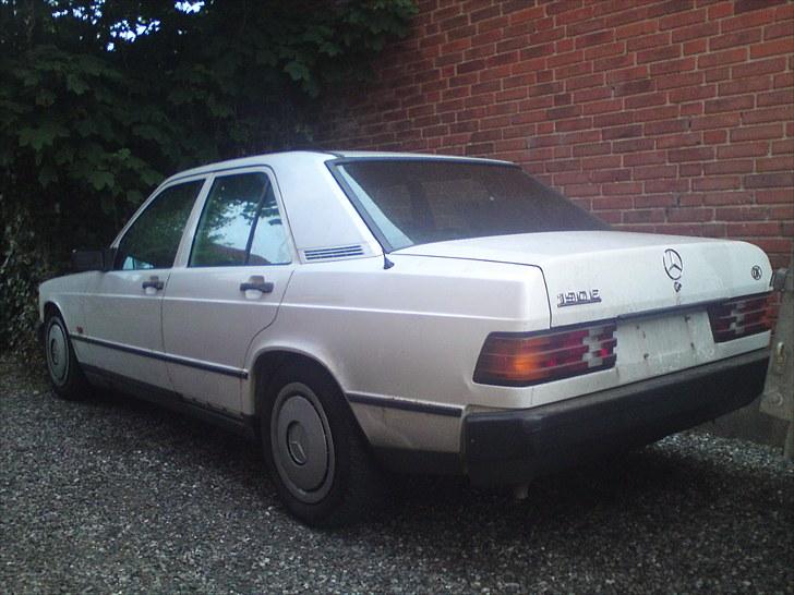 Mercedes Benz w201 190E(SOLGT) - Min Mercedes w201 190E  da jeg fik den.. billede 3