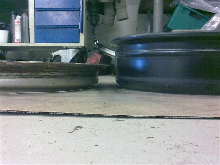 Volvo 142 Automatic *solgt* - Standart fælgkant(venstre) ny kant til højre billede 7