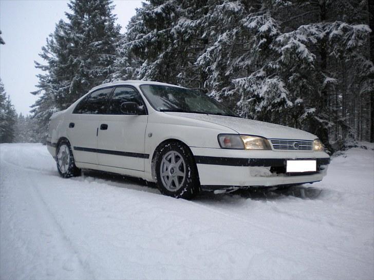 Toyota Carina E *SOLGT* - Med sne, På Originale Toyota Vinterfælge.  billede 4
