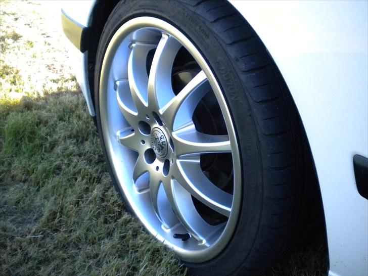 Toyota Carina E *SOLGT* - Med nye fælge. Og Ny undervogn billede 5