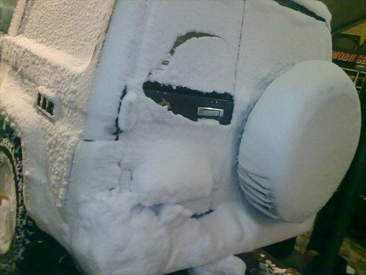 Toyota Landcruiser lj 70 Rene´s - sådan ser min bil ud efter en dag jeg kom hjem og skulle igennem ca en snedrive på 1 metter høj billede 15