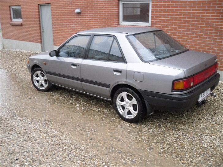 Mazda 323 LX Sedan billede 6