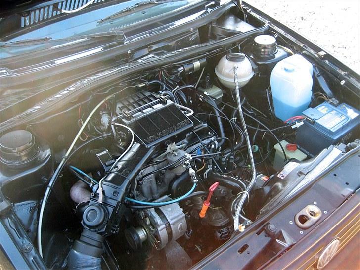 VW Golf 1.6 GL - Således så motoren ud ved import. billede 20