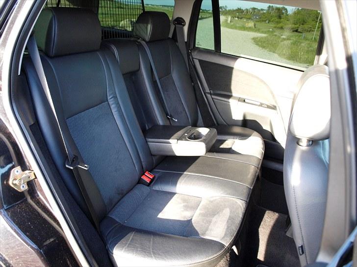 Ford Mondeo Stationcar - Lille klapbord med plads til 2 flasker og aflukkeligt rum. billede 16