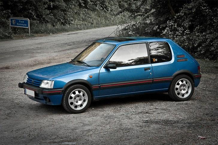 Peugeot 205 GTI 1.9 - (TOTALSKADET) - 205´eren på sommerfælge og før gule fjernlys blev monteret billede 5