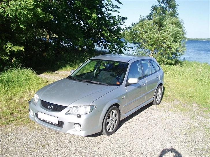 Mazda 323F 2,0 Sportive SOLGT billede 2